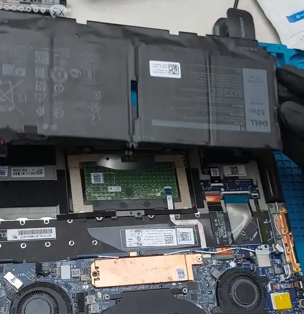 desconectando bateria de laptop
